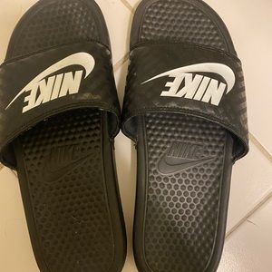 NIKE SLIDES SIZE 10